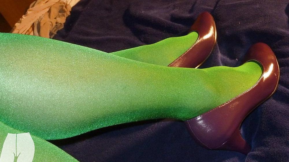25P Pantyhose play 2