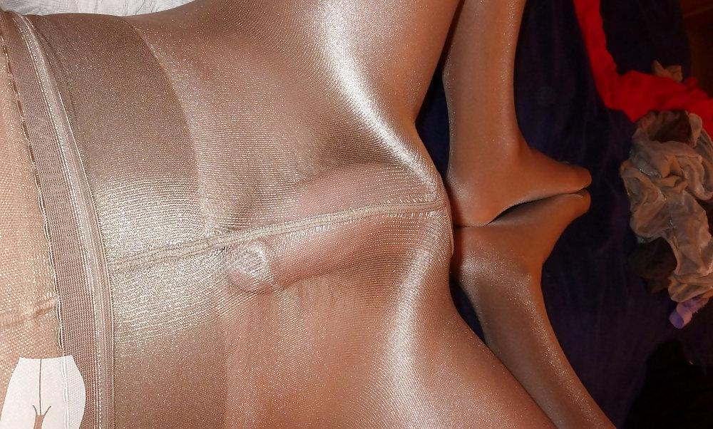 25P Pantyhose play 2