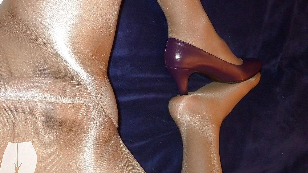 25P Pantyhose play 2