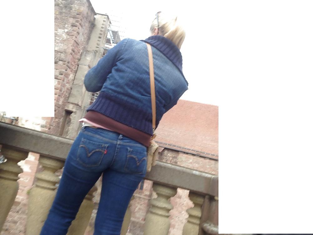 15P Candid Jeans Ass - Voyeur