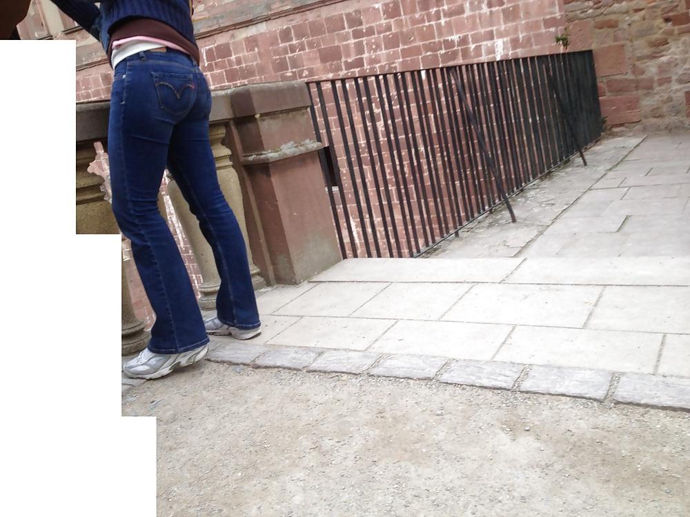 15P Candid Jeans Ass - Voyeur