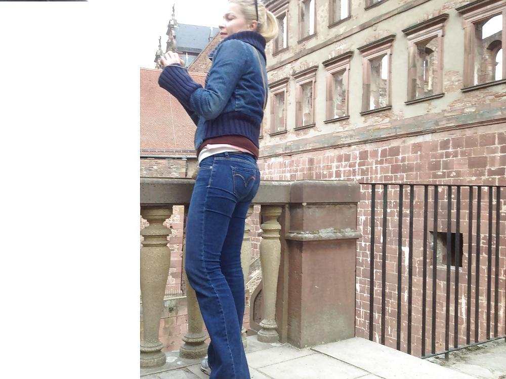 15P Candid Jeans Ass - Voyeur
