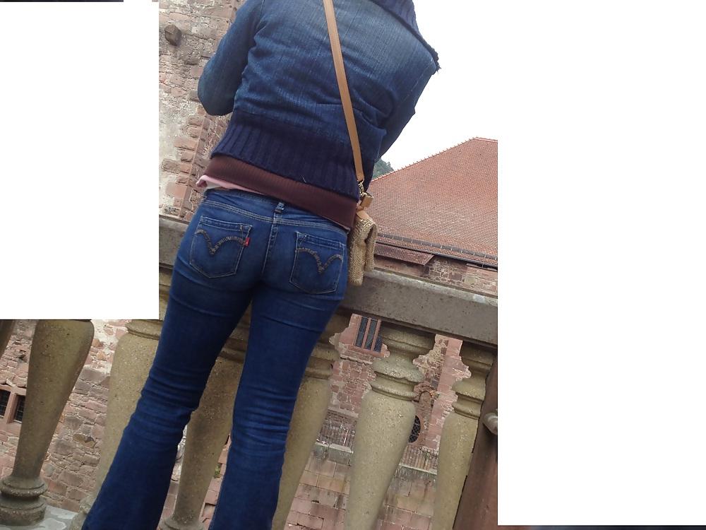 15P Candid Jeans Ass - Voyeur