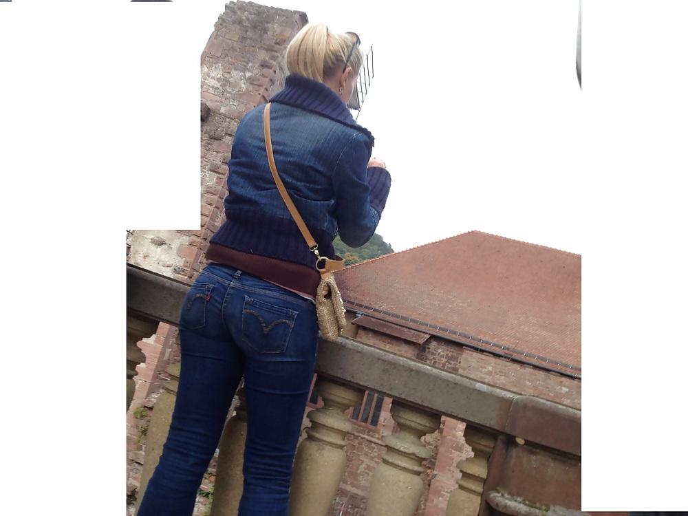 15P Candid Jeans Ass - Voyeur
