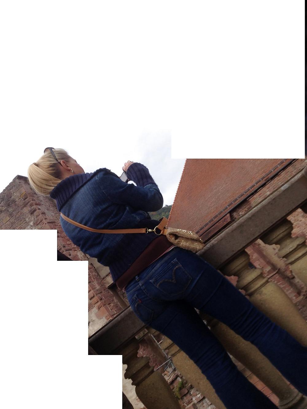 15P Candid Jeans Ass - Voyeur