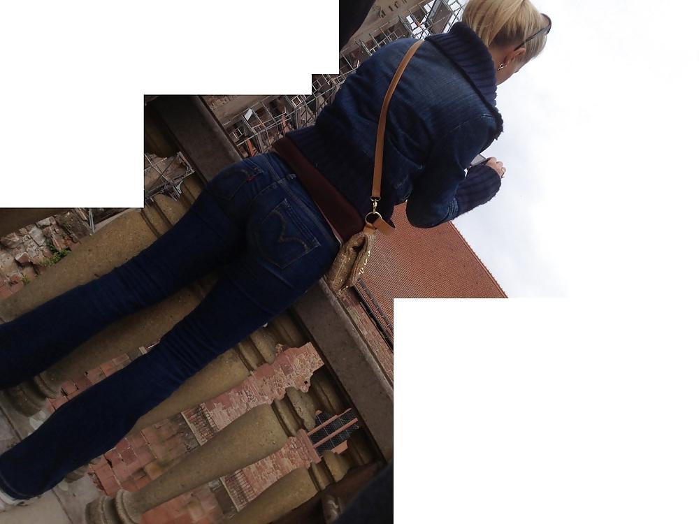 15P Candid Jeans Ass - Voyeur