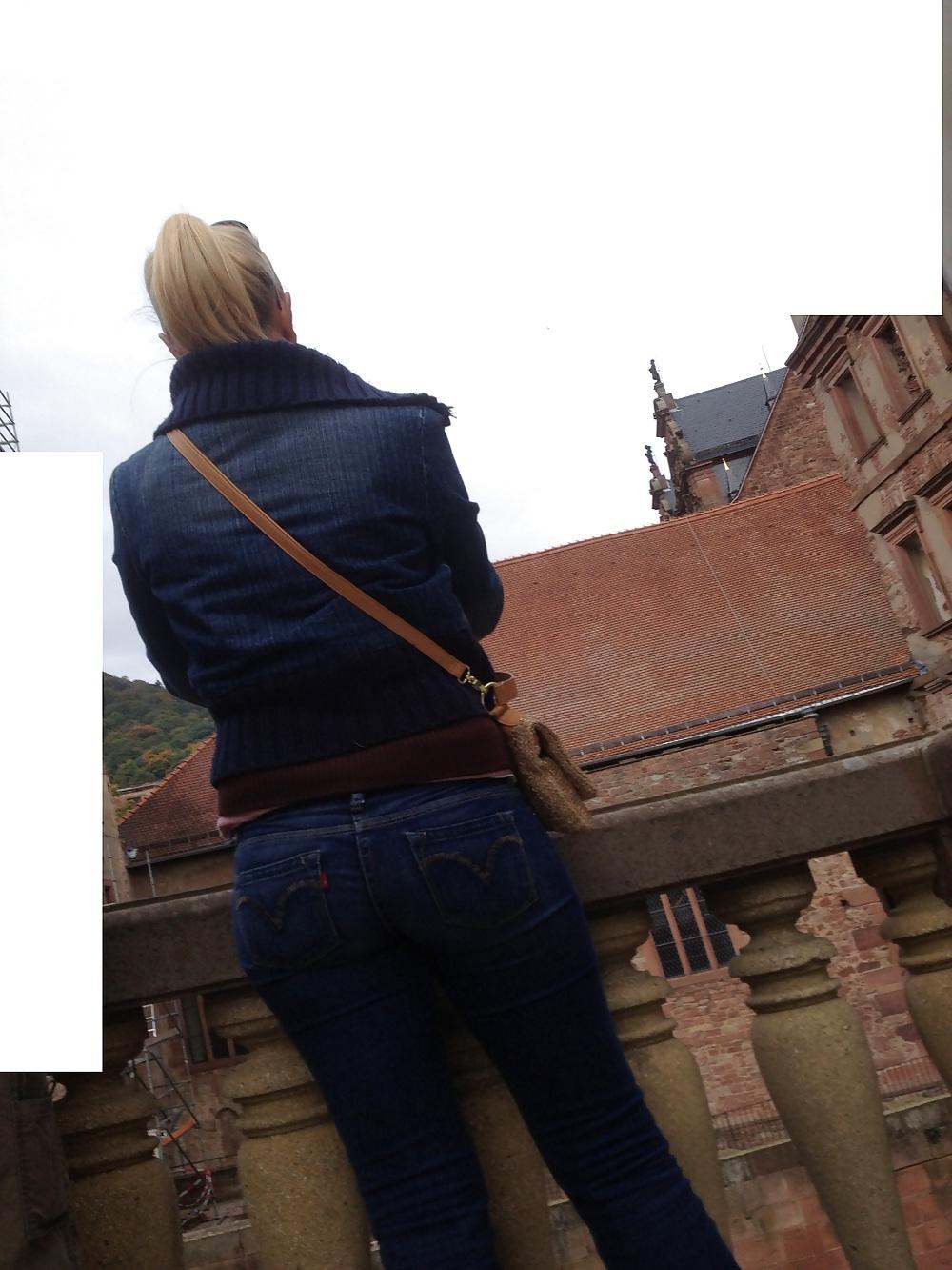 15P Candid Jeans Ass - Voyeur