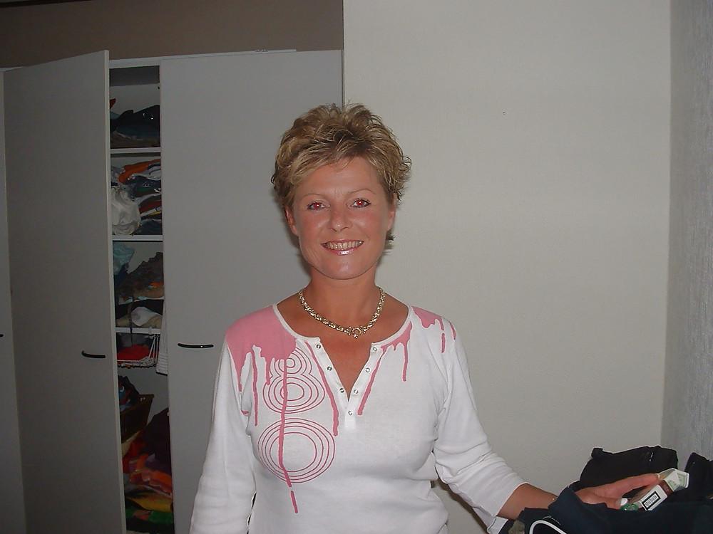 25P Short haired Mature enjoys Sex - N. C. 
