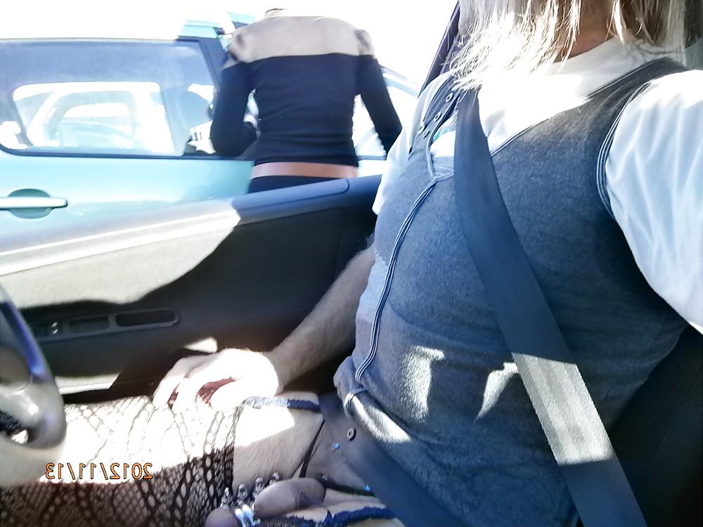 8P Public exhib masturbation salope brad queue