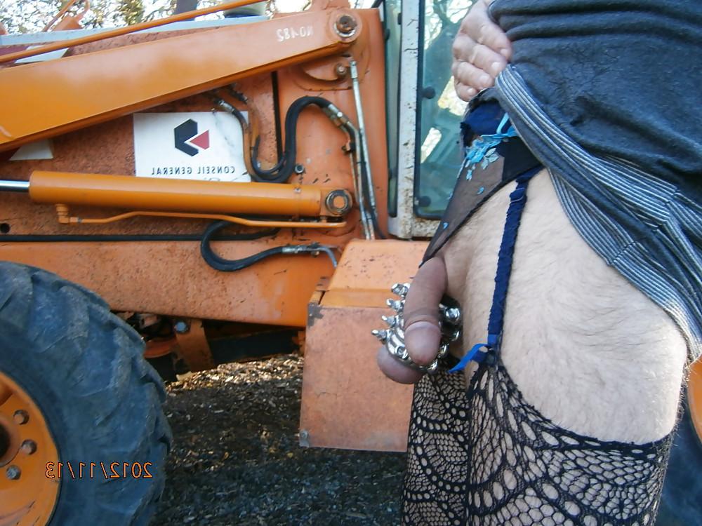 8P Public exhib masturbation salope brad queue
