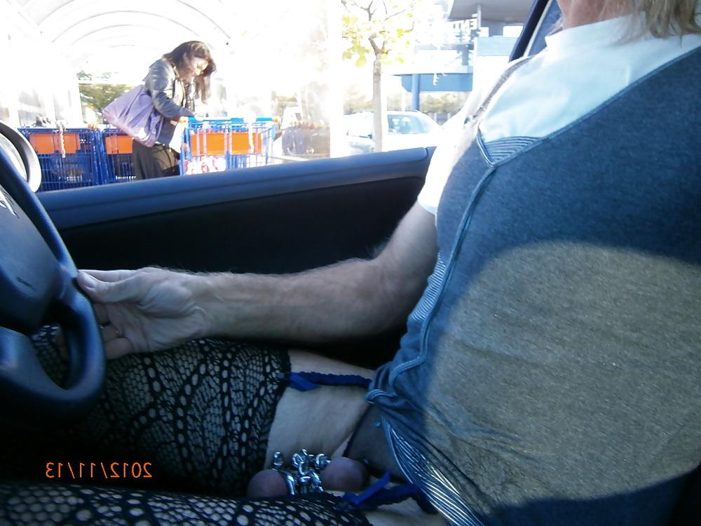 8P Public exhib masturbation salope brad queue