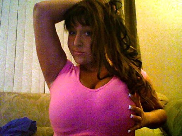 25P Social Network Big Boobed Bimbo Bitch