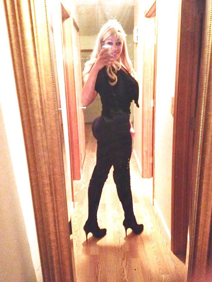 25P Social Network Big Boobed Bimbo Bitch
