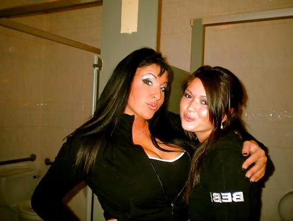 25P Social Network Big Boobed Bimbo Bitch