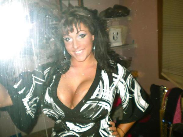 25P Social Network Big Boobed Bimbo Bitch