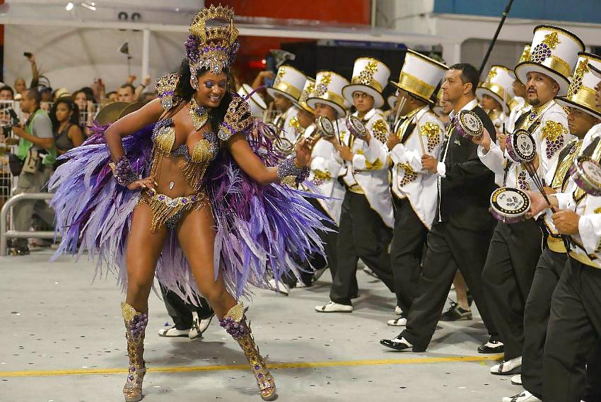25P Brazilian carnival girls