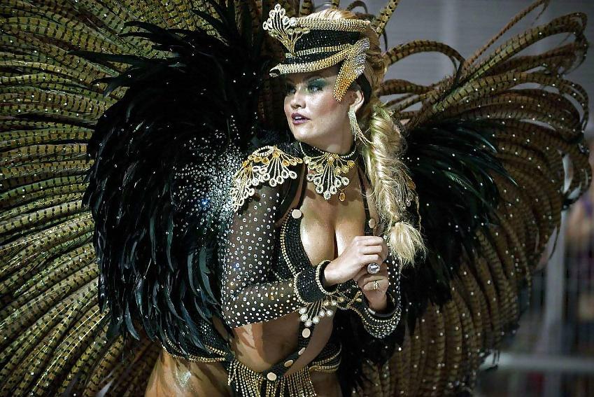 25P Brazilian carnival girls