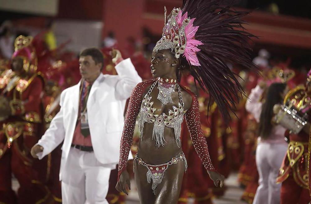 25P Brazilian carnival girls
