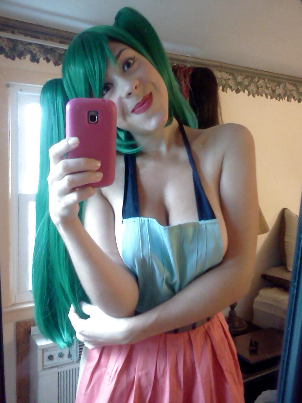 11P Hot Anime Cosplayer