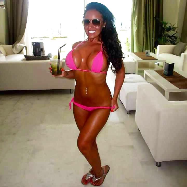25P Abbee: Fake Tit Bimbo
