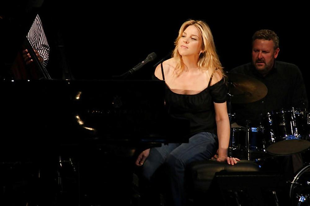 25P Jerk Off To ... Diana Krall (Jazz Singer)
