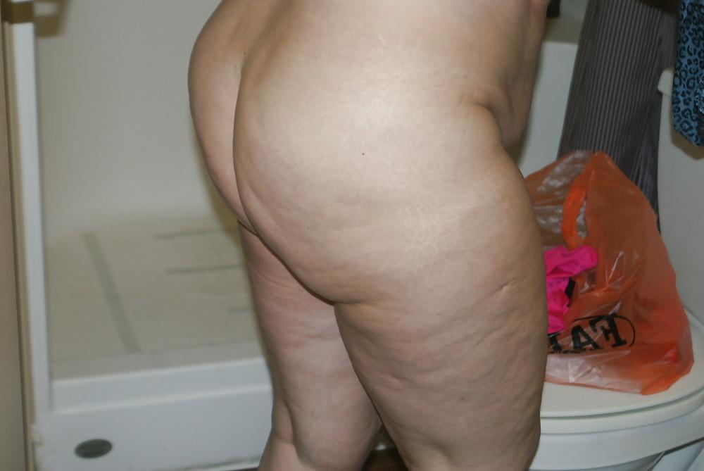 22P Showing my fat white ass off to blacks