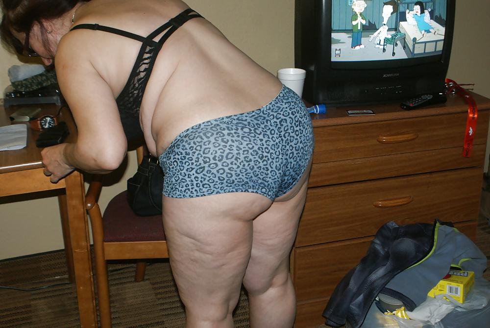 22P Showing my fat white ass off to blacks