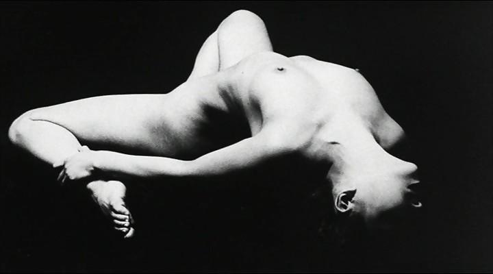 20P Women nudity arty