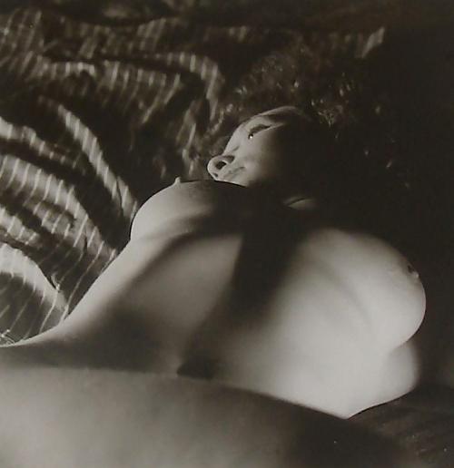 20P Women nudity arty