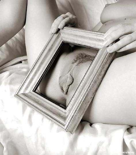 20P Women nudity arty