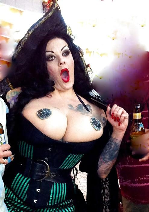 25P Thick Bitches - Fat Titties III