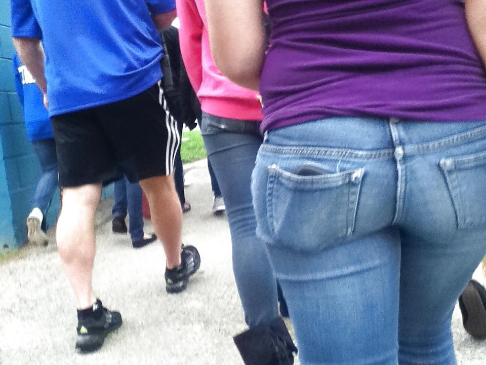 25P Fat asses in tight jeans