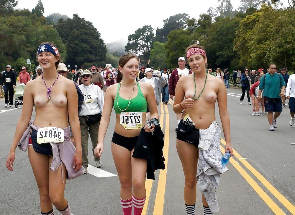25P GIRLS TOGETHER: PUBLIC NUDITY TEENS SHOW THEIR TITS