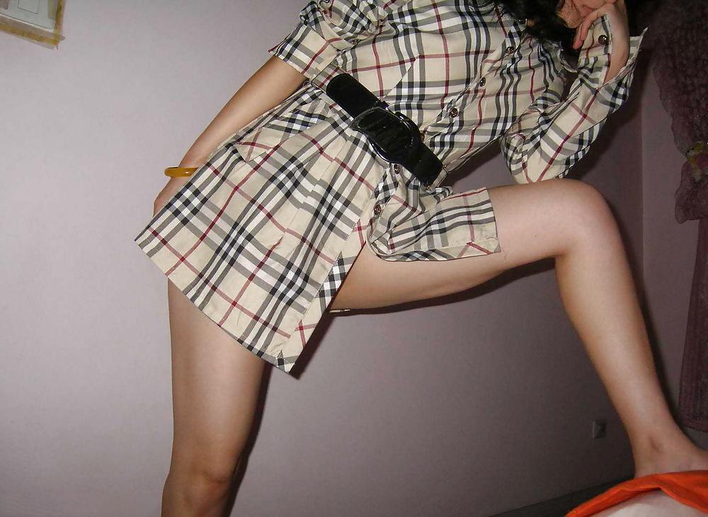 24P Chinese waitress no panties
