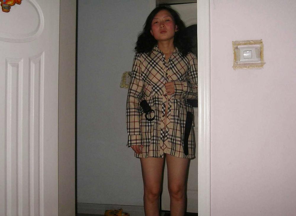 24P Chinese waitress no panties