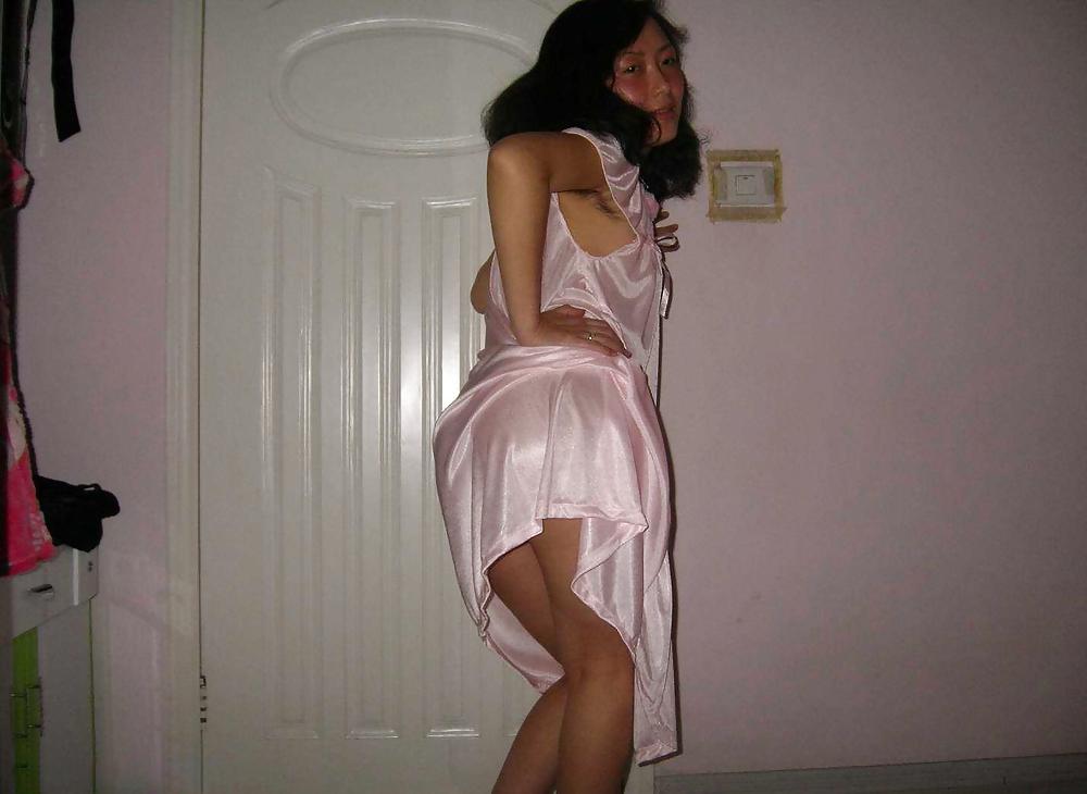 24P Chinese waitress no panties
