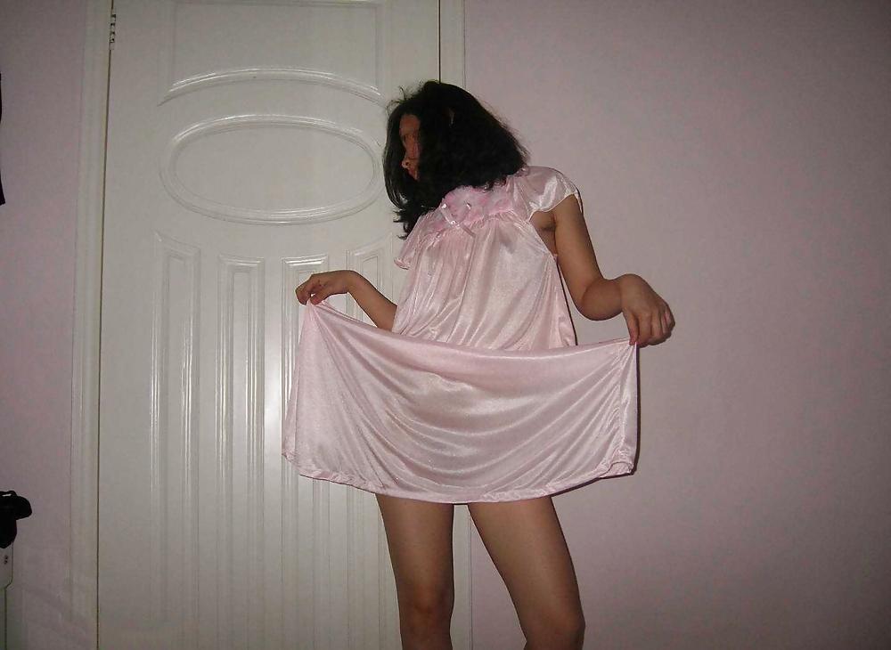 24P Chinese waitress no panties