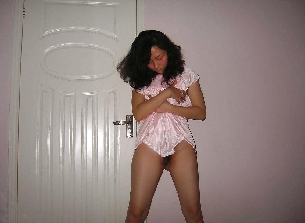24P Chinese waitress no panties