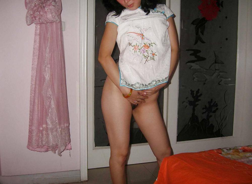 24P Chinese waitress no panties
