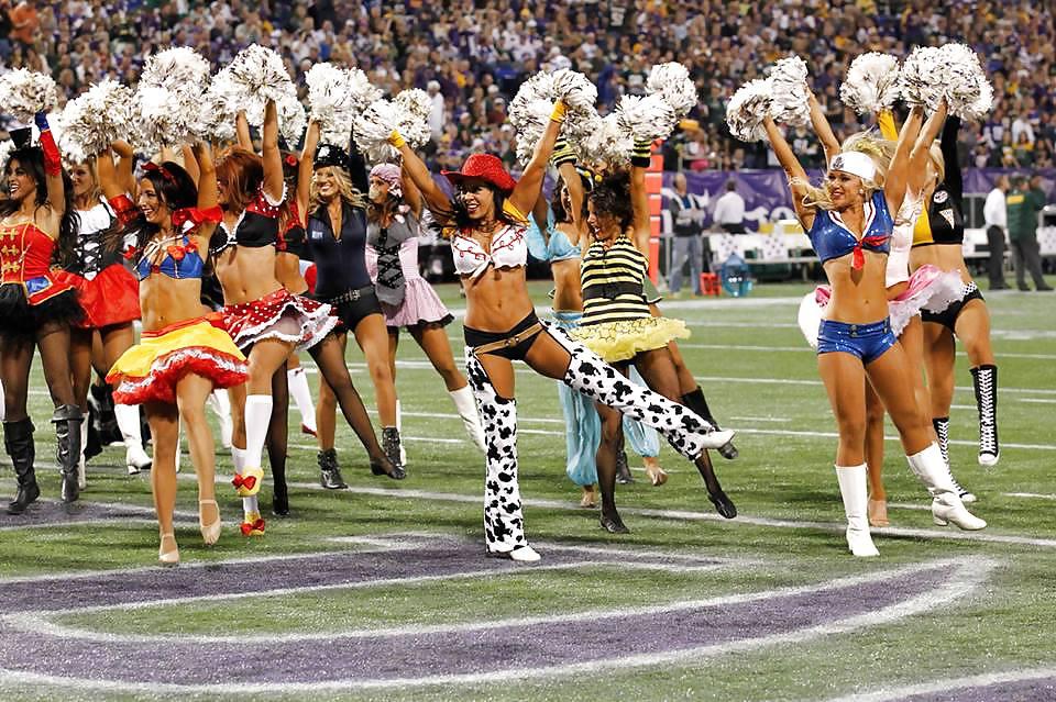 20P White cheerleaders