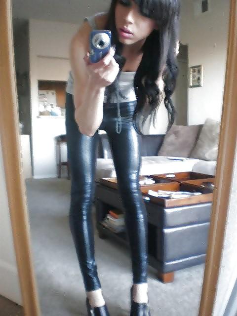 25P Sluts in tight pants!