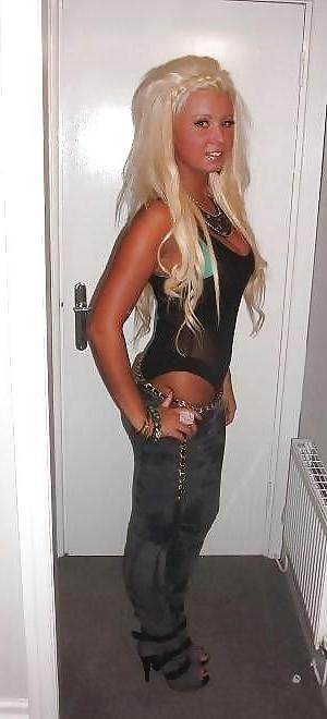 25P Sluts in tight pants!