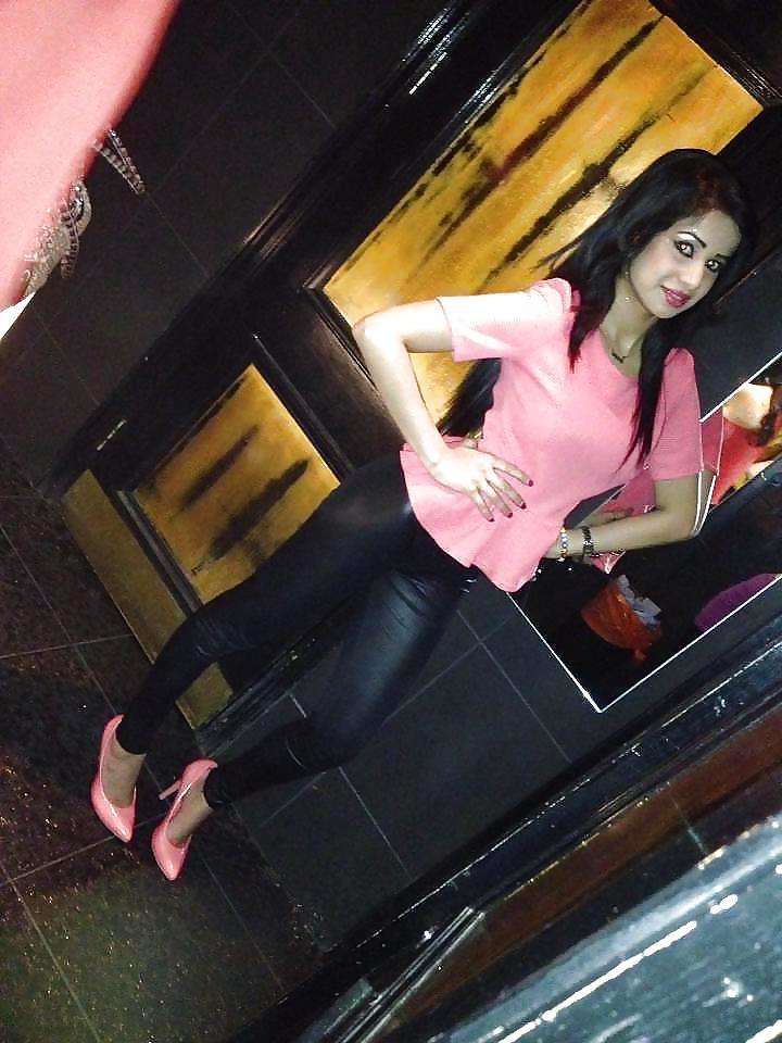 25P Sluts in tight pants!