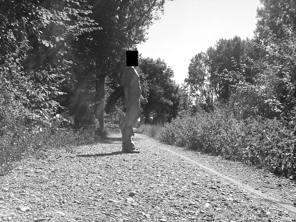 25P Naked outside august 2012 part 4