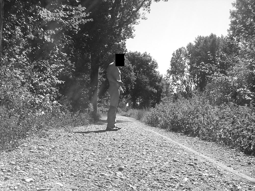 25P Naked outside august 2012 part 4