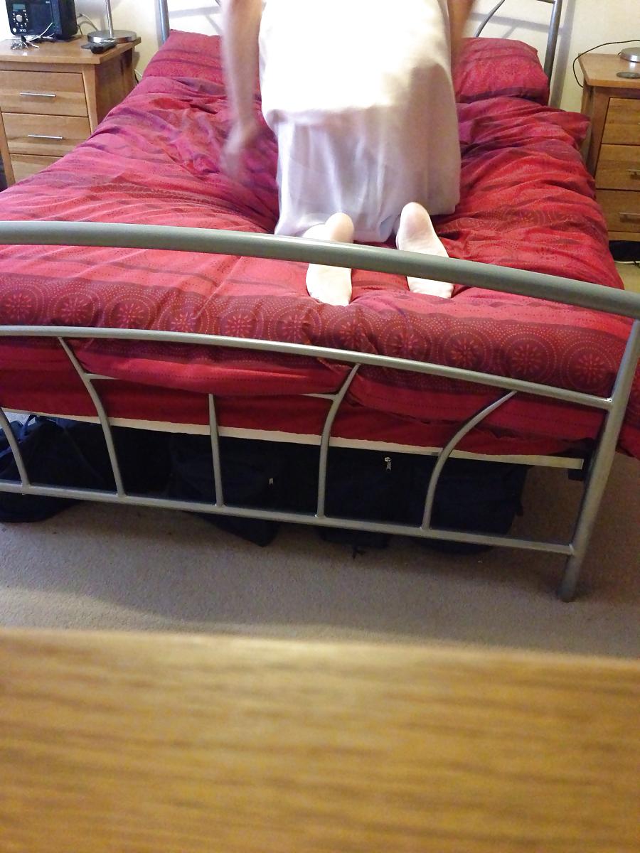20P ON THE BED WITH MISTRESS TAWNEE