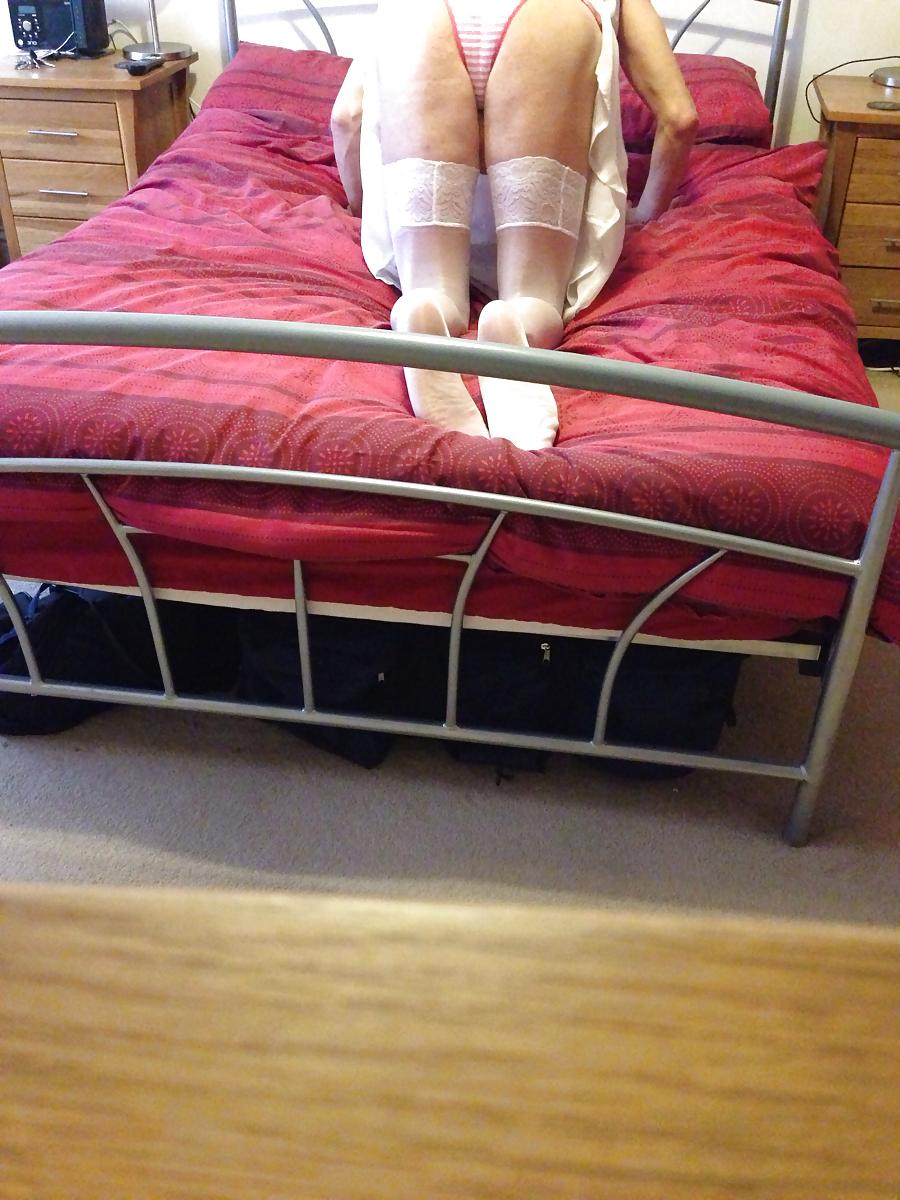 20P ON THE BED WITH MISTRESS TAWNEE