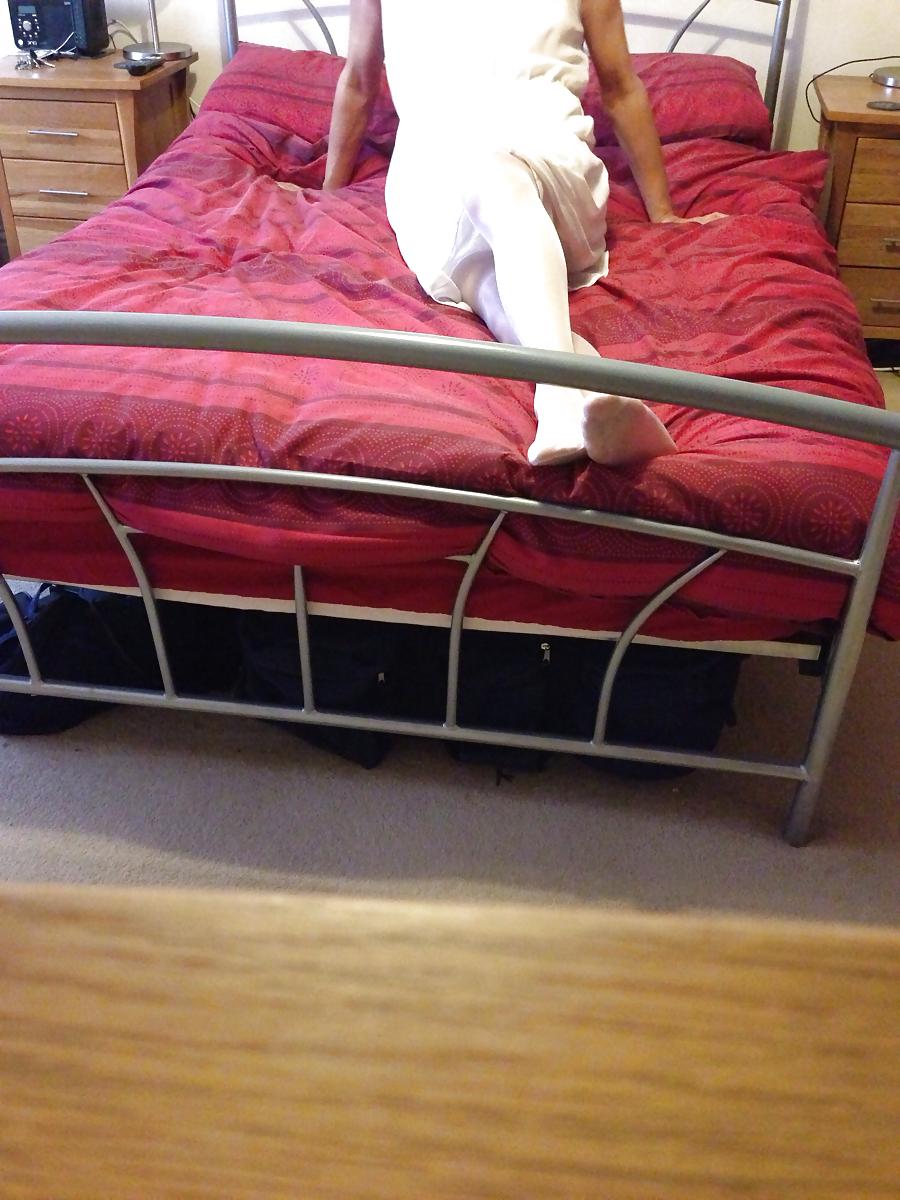 20P ON THE BED WITH MISTRESS TAWNEE