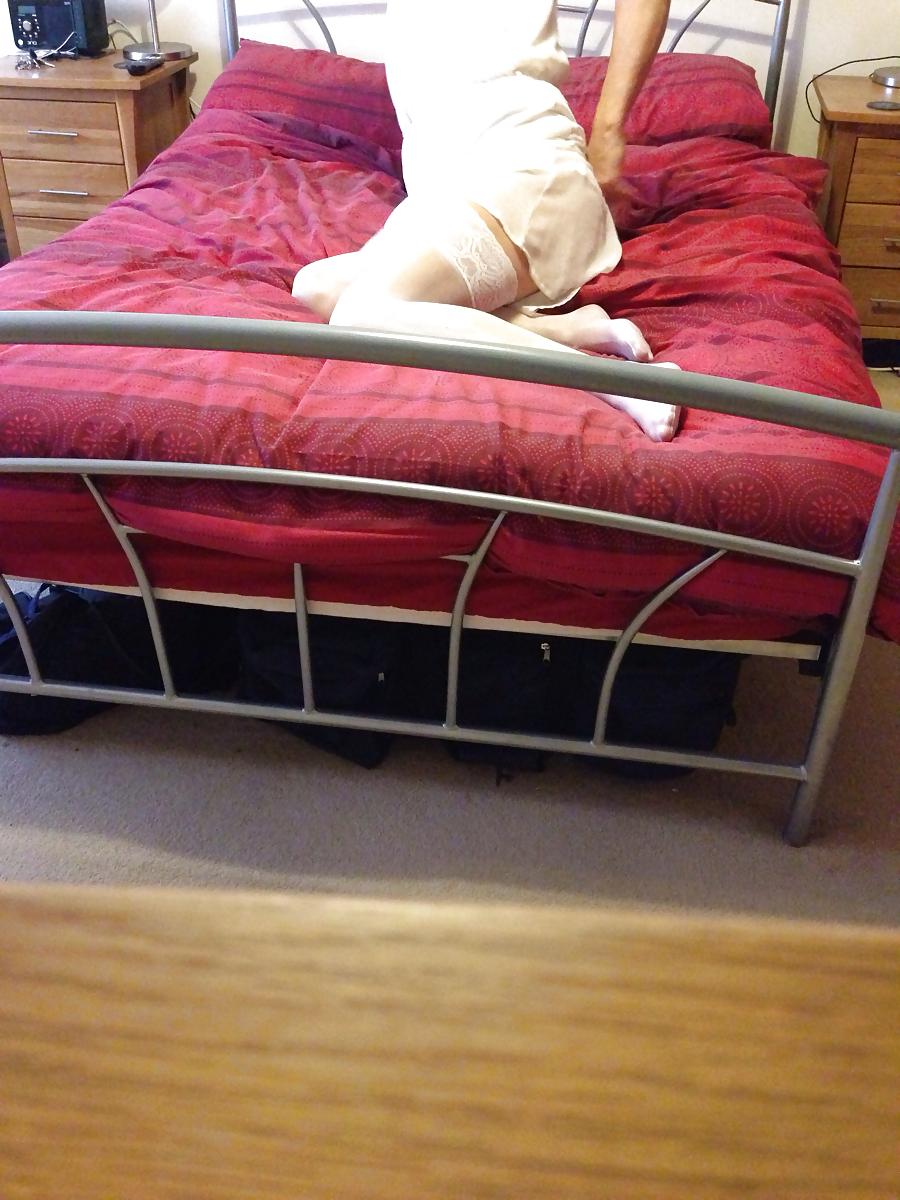 20P ON THE BED WITH MISTRESS TAWNEE