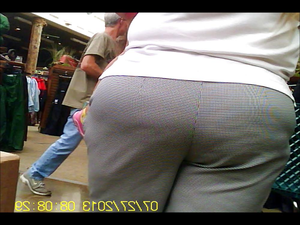 22P Super Fat Milf Ass